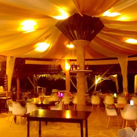Bahari Dhow Beach Villas Diani Beach Exterior photo