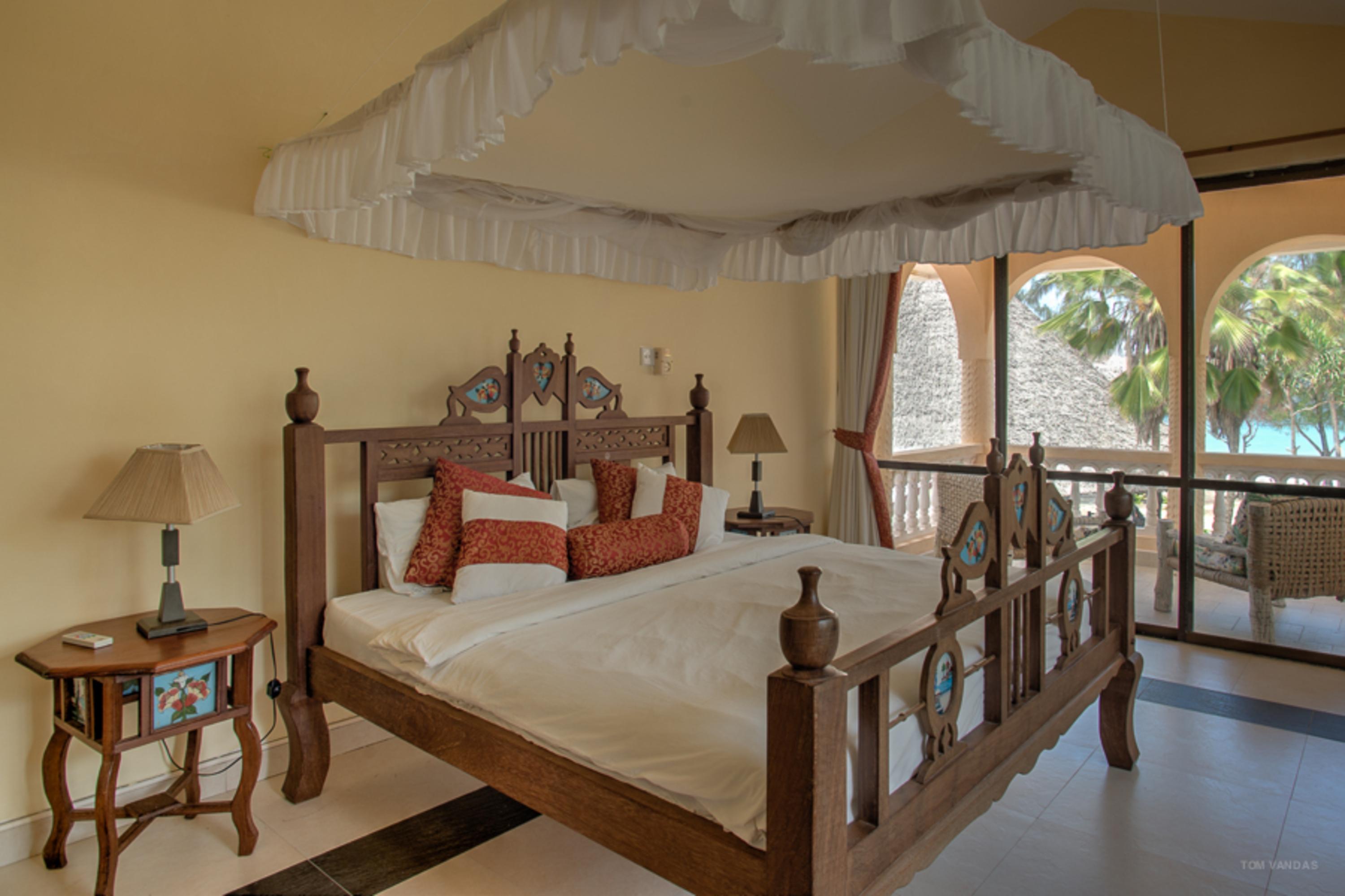 Bahari Dhow Beach Villas Diani Beach Exterior photo