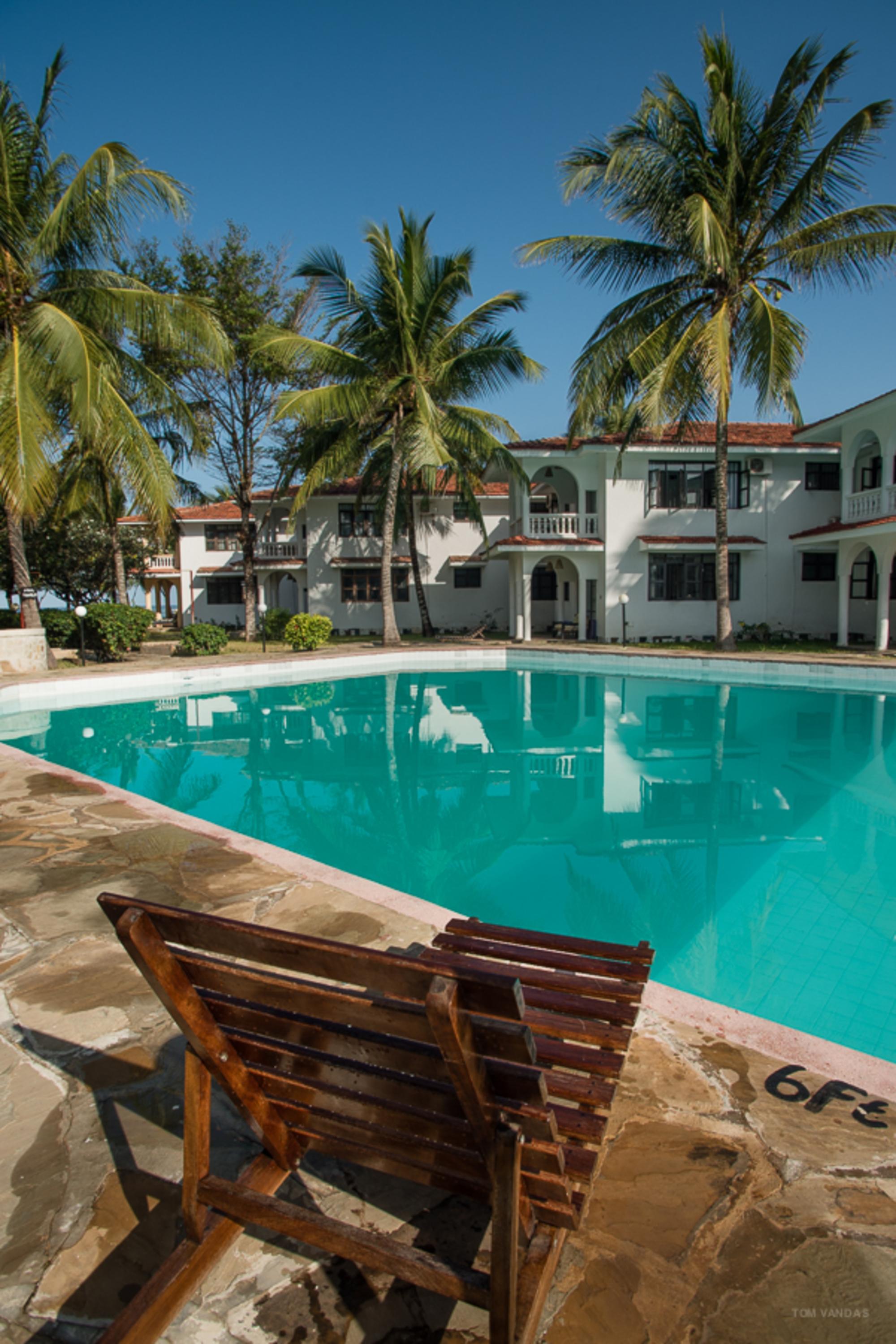 Bahari Dhow Beach Villas Diani Beach Exterior photo