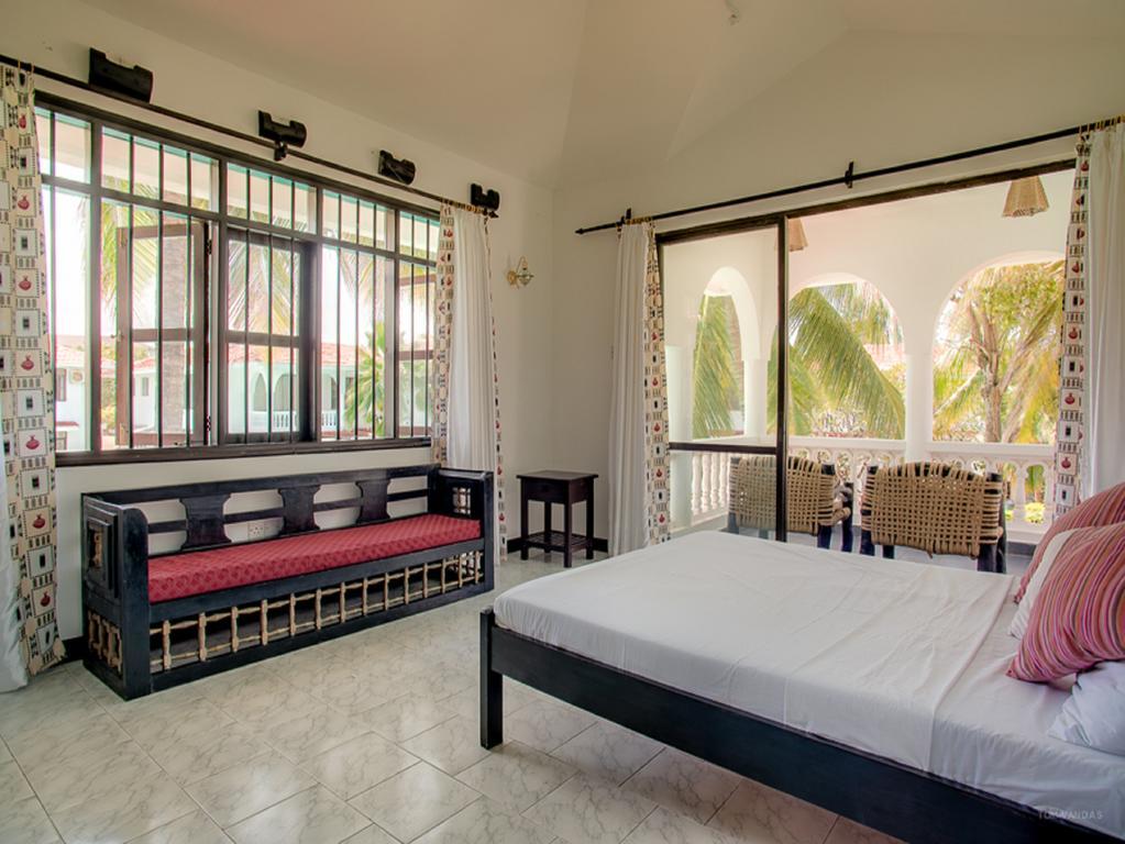 Bahari Dhow Beach Villas Diani Beach Exterior photo
